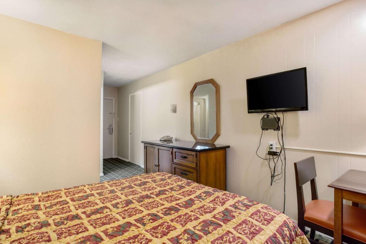 Rodeway Inn & Suites Raton Exterior foto