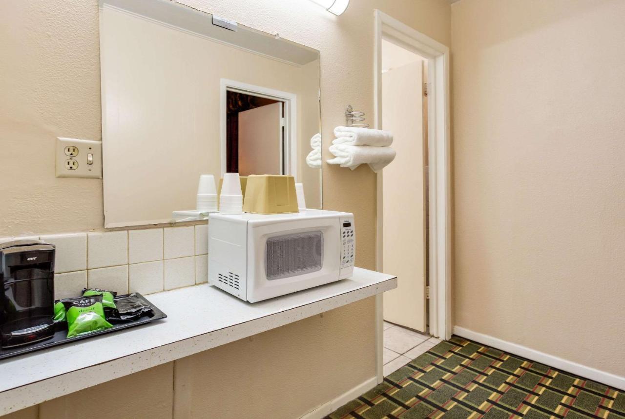 Rodeway Inn & Suites Raton Exterior foto