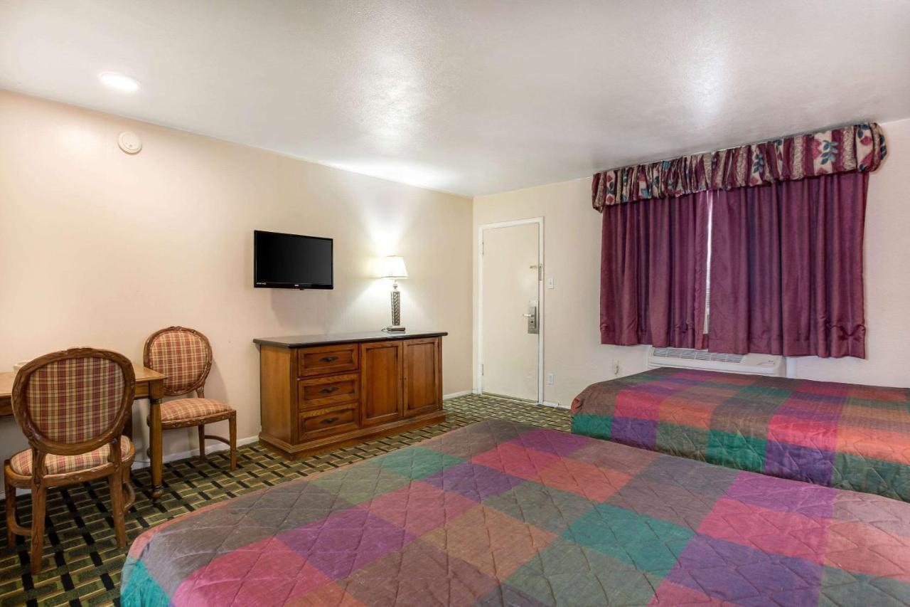Rodeway Inn & Suites Raton Exterior foto