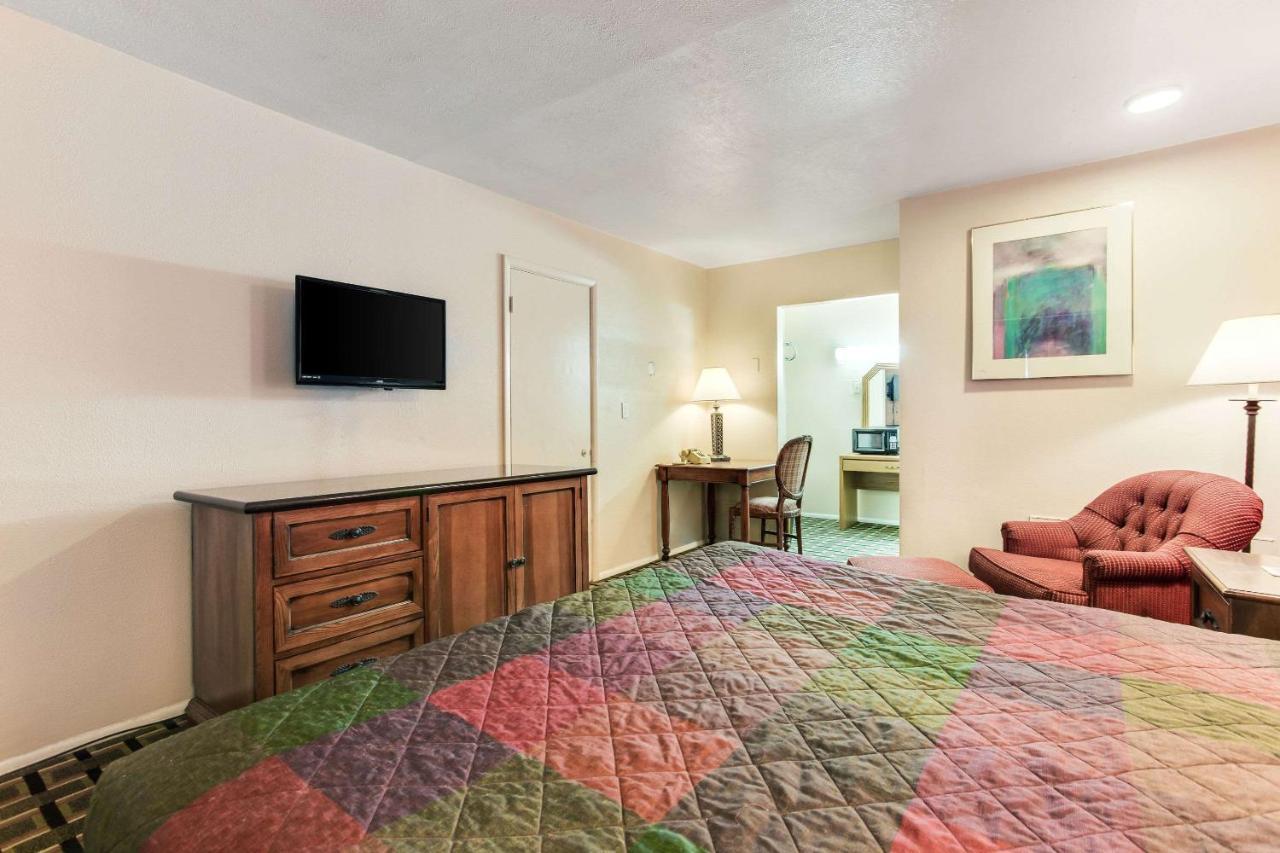 Rodeway Inn & Suites Raton Exterior foto